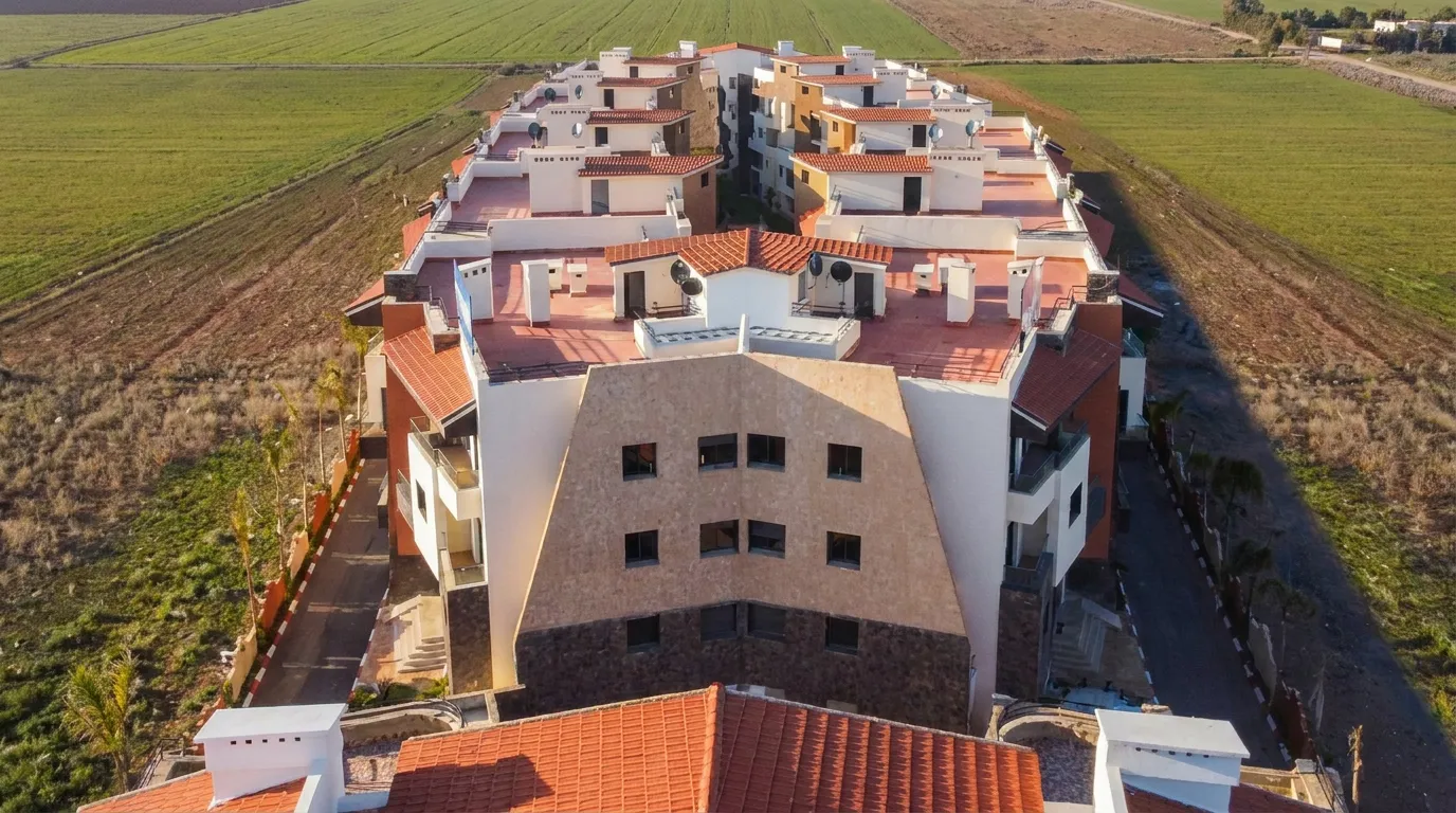 Immeuble R+3 et auberge — Bouznika