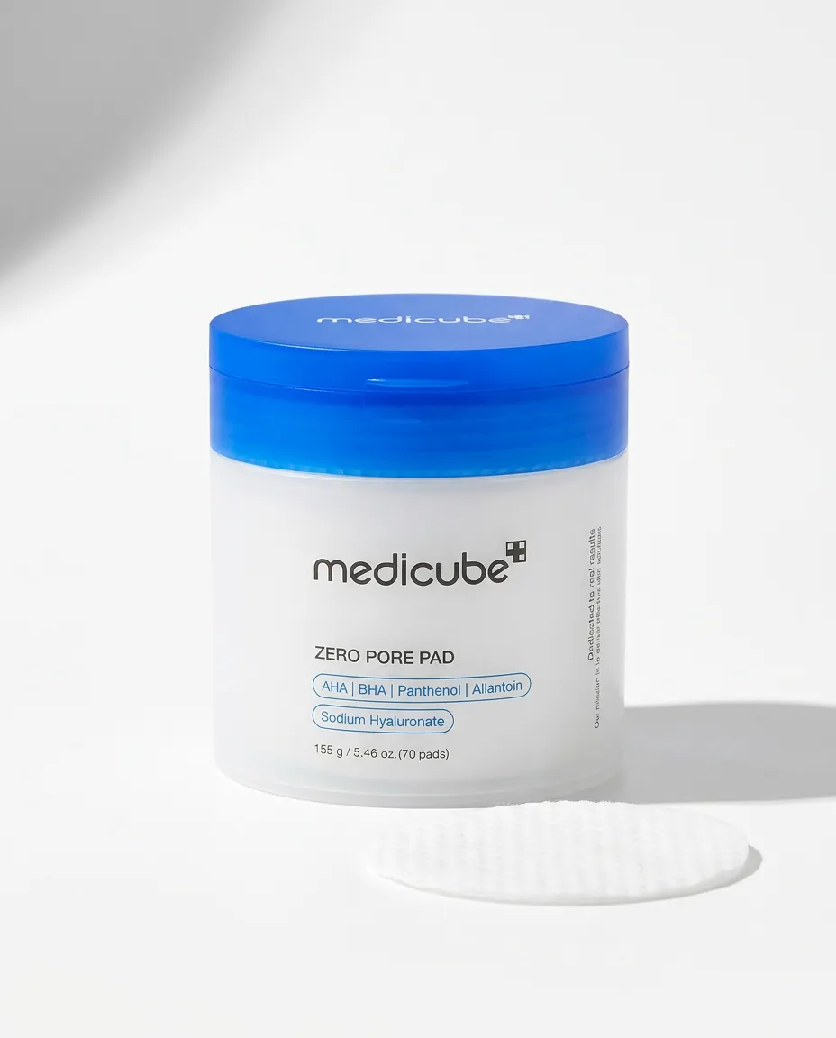 علبة Zero Pore Pad البيضاء ذات الغطاء الأزرق مع pad بجانبها