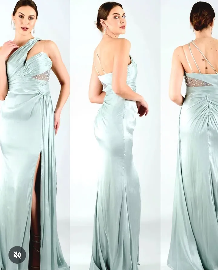 Robe sirène vert d'eau satiné, trois vues