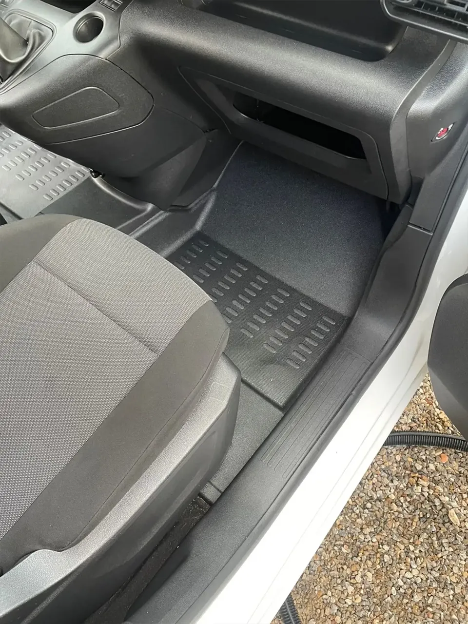 Intérieur de voiture nettoyé après forfait complet